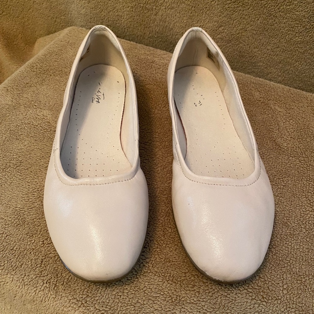 Clarks Women's Gracelin Vail Ballet Flat Blush Leather